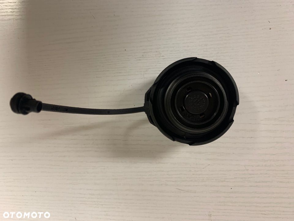 KOREK WLEWU PALIWA AUDI SEAT SKODA VOLKSWAGEN NOWY - 2