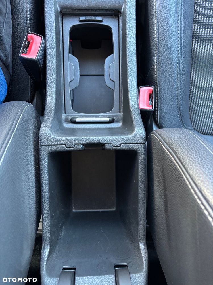 Opel Astra 1.6 Turbo Cosmo - 16