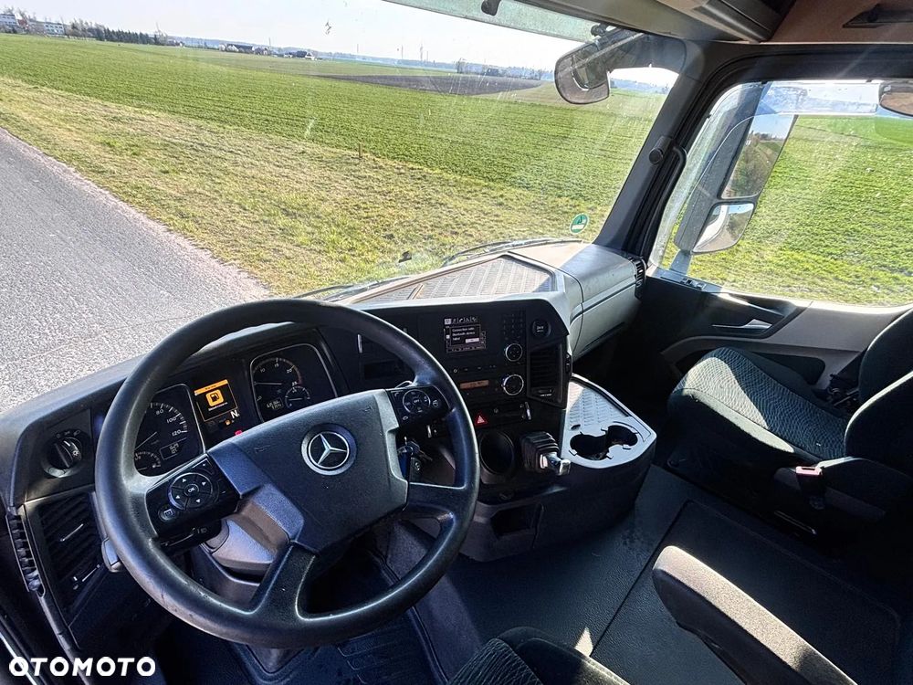 Mercedes-Benz ACTROS - 12
