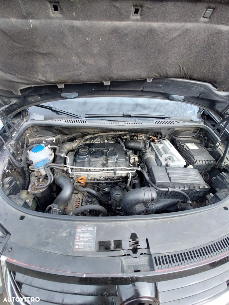 Dezmembrez Volkswagen Touran - 6
