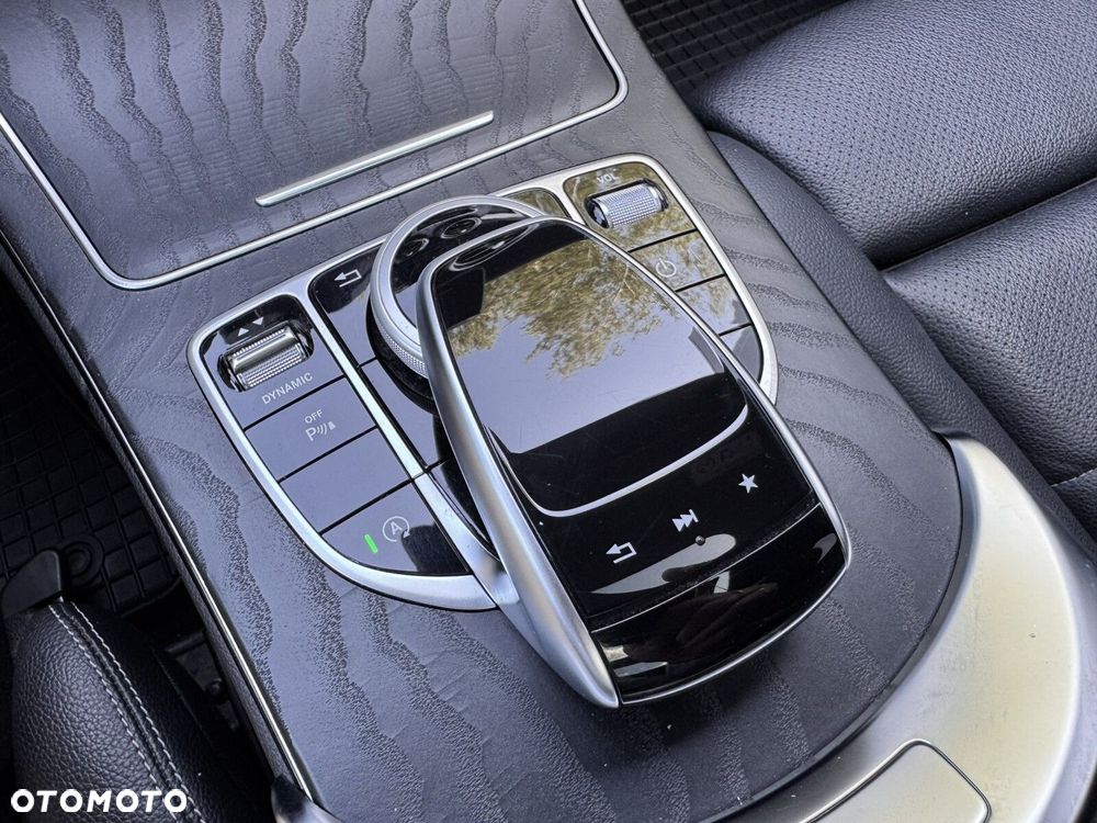 Mercedes-Benz Klasa C 200 4-Matic 9G-TRONIC - 35