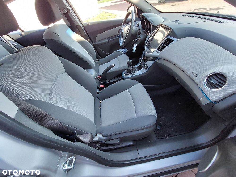 Chevrolet Cruze - 11