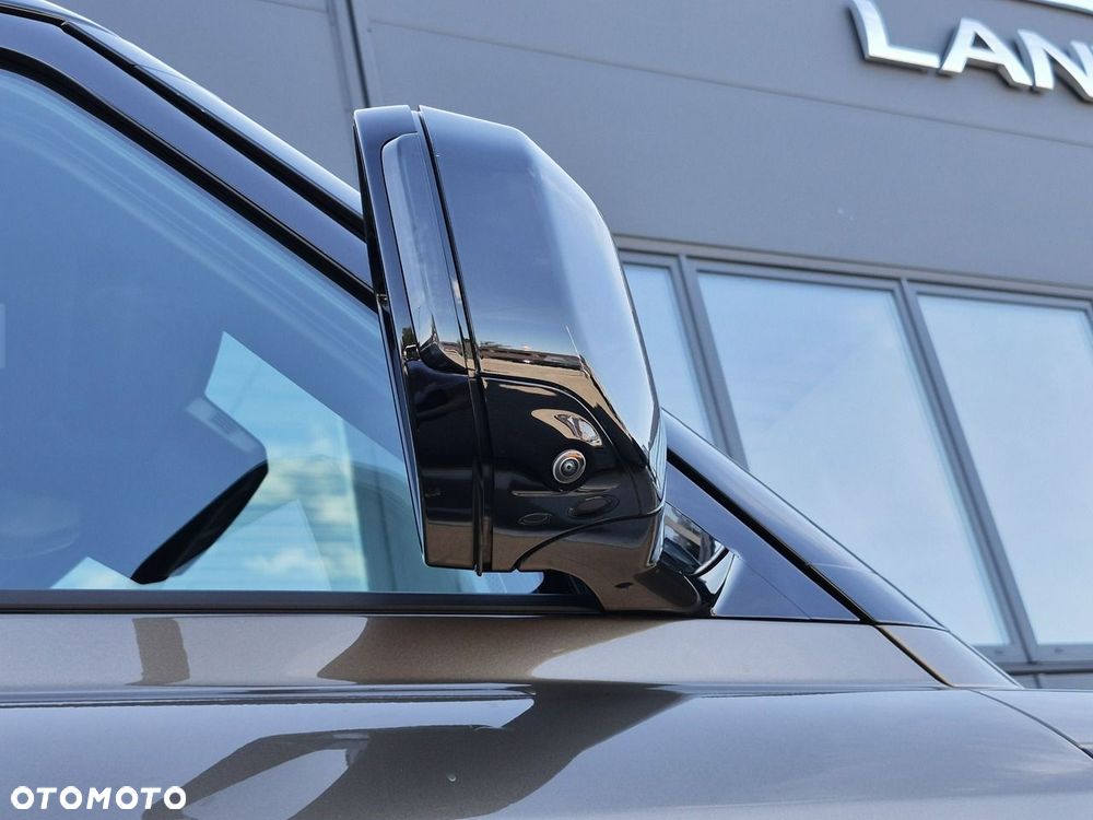 Land Rover Defender - 16