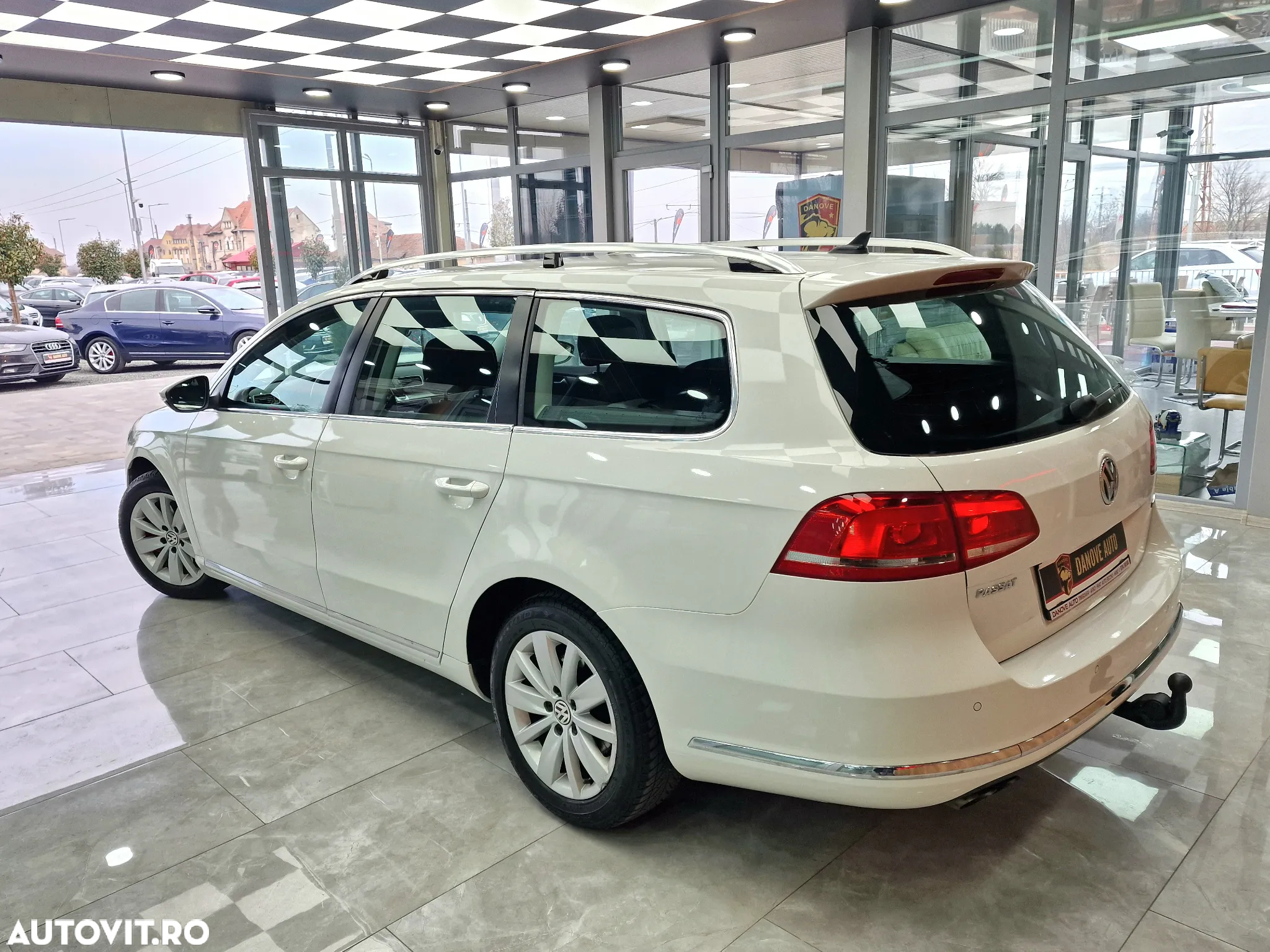 Volkswagen Passat Variant 2.0 TDI BlueMotion Technology DSG Comfortline - 10