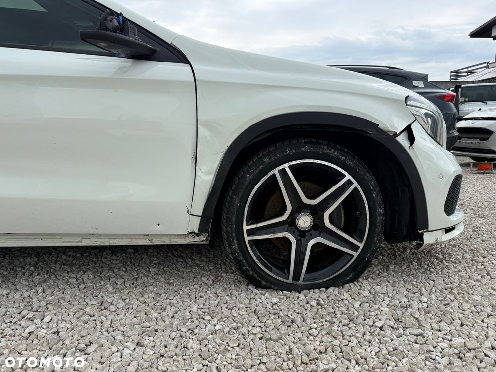 Mercedes-Benz GLA - 30