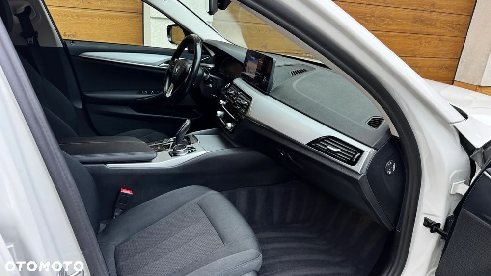 BMW Seria 5 520d Sport Line - 21