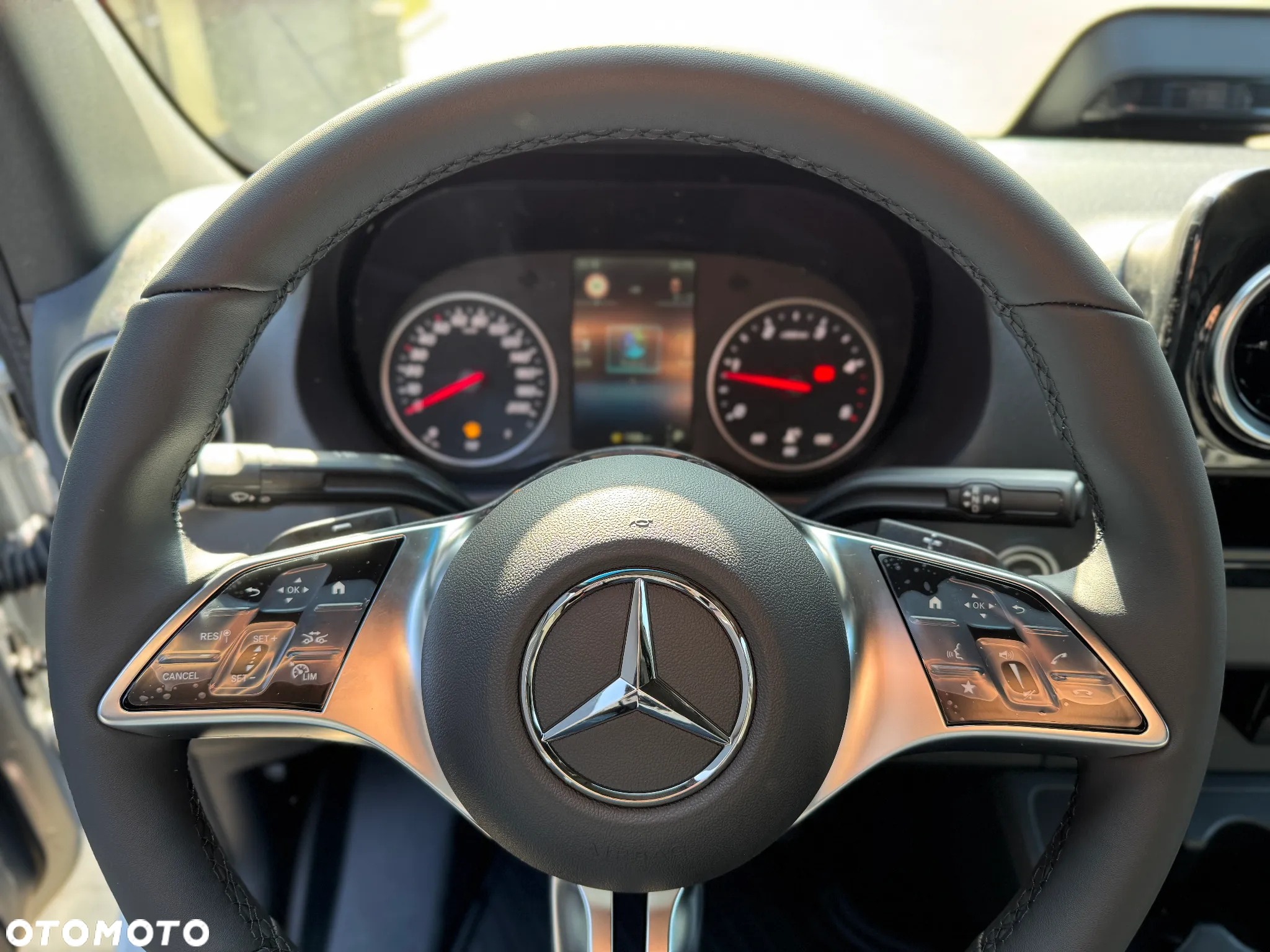 Mercedes-Benz Sprinter - 14