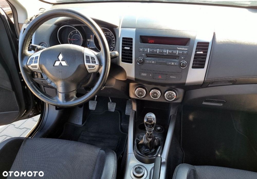 Mitsubishi Outlander - 28