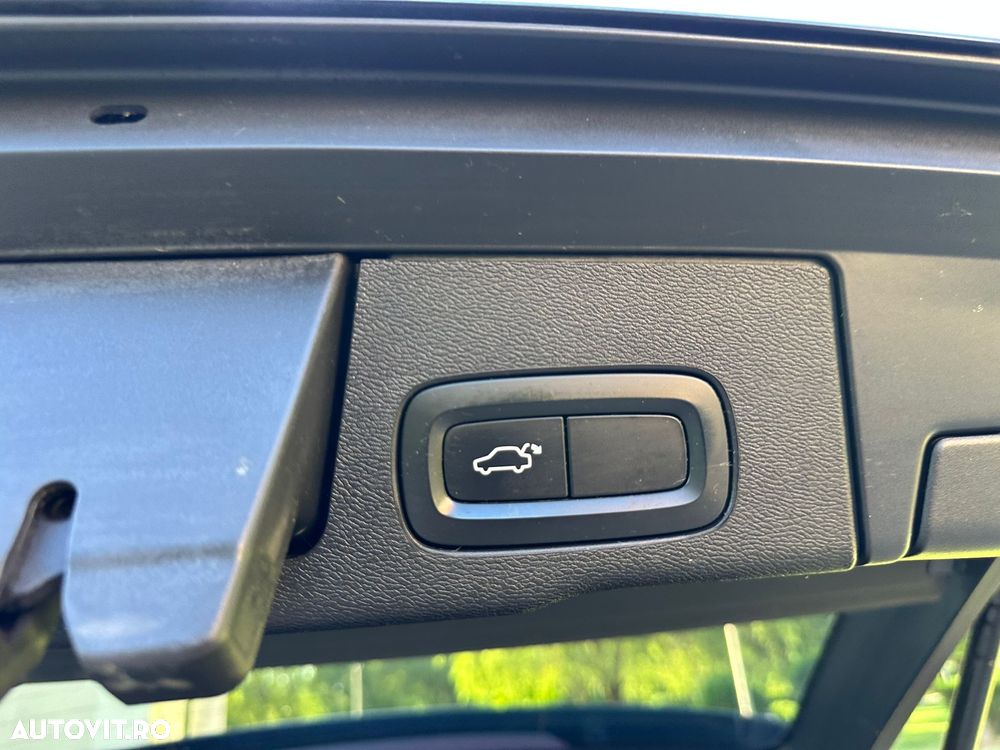 Volvo XC 60 B5 D AWD Geartronic Momentum Pro - 32