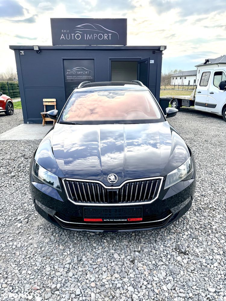 Skoda Superb 2.0 TDI Premium Edition - 19