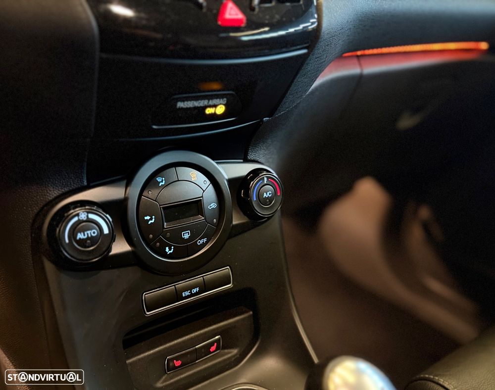 Ford Fiesta 1.6 EcoBoost c/ Pack Pele Desportiva ST - 17