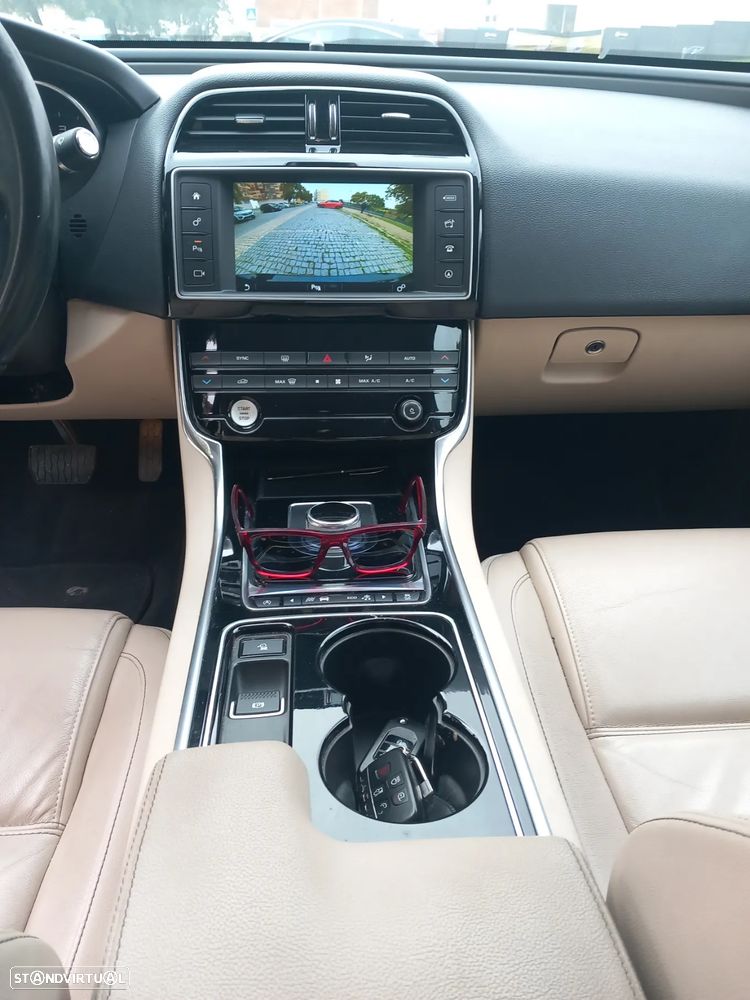 Jaguar XE 2.0 D R-Sport Aut. - 16