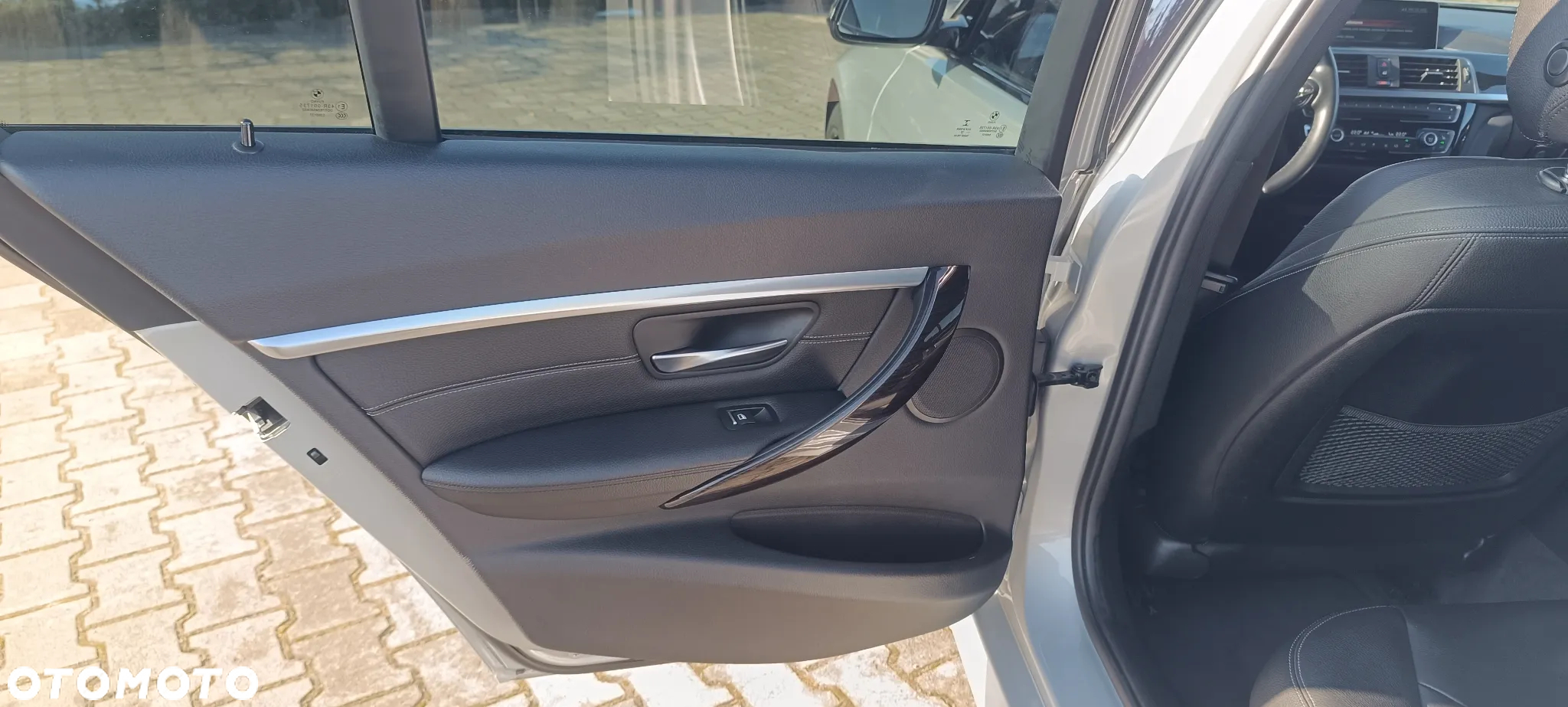 BMW Seria 3 330i xDrive M Sport - 27