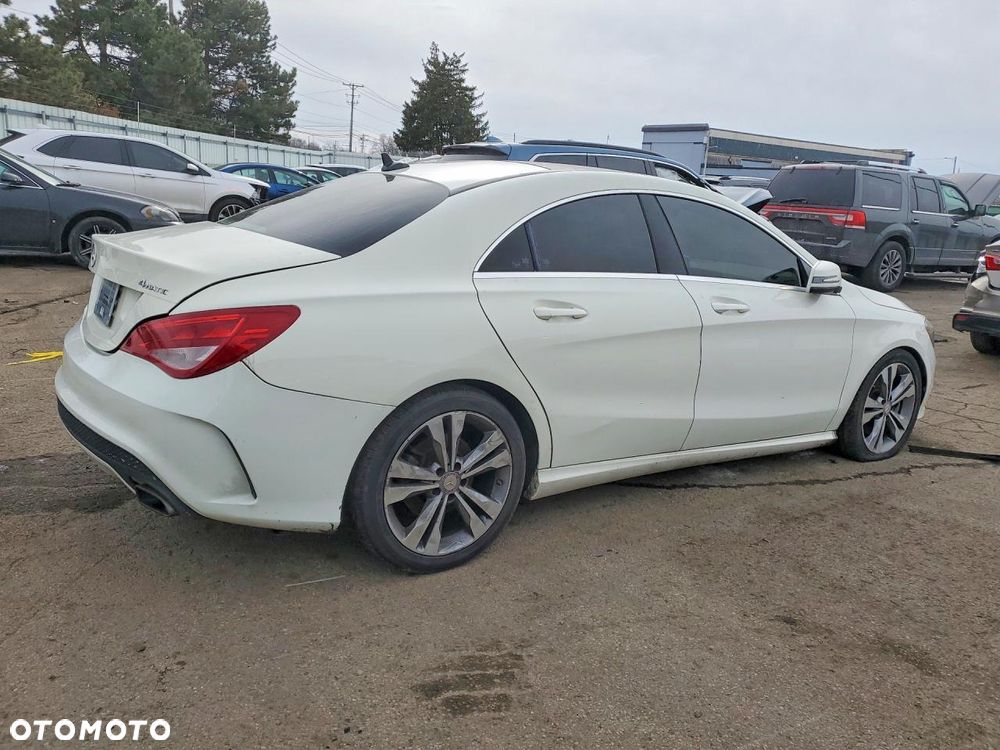 Mercedes-Benz CLA 250 4Matic 7G-DCT Sport - 3