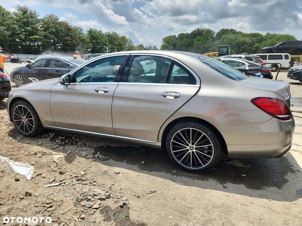 Mercedes-Benz Klasa C 300 9G-TRONIC - 3