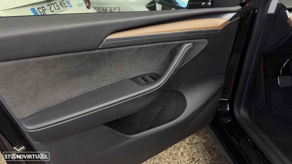 Tesla Model Y Long Range Dual Motor AWD - 40