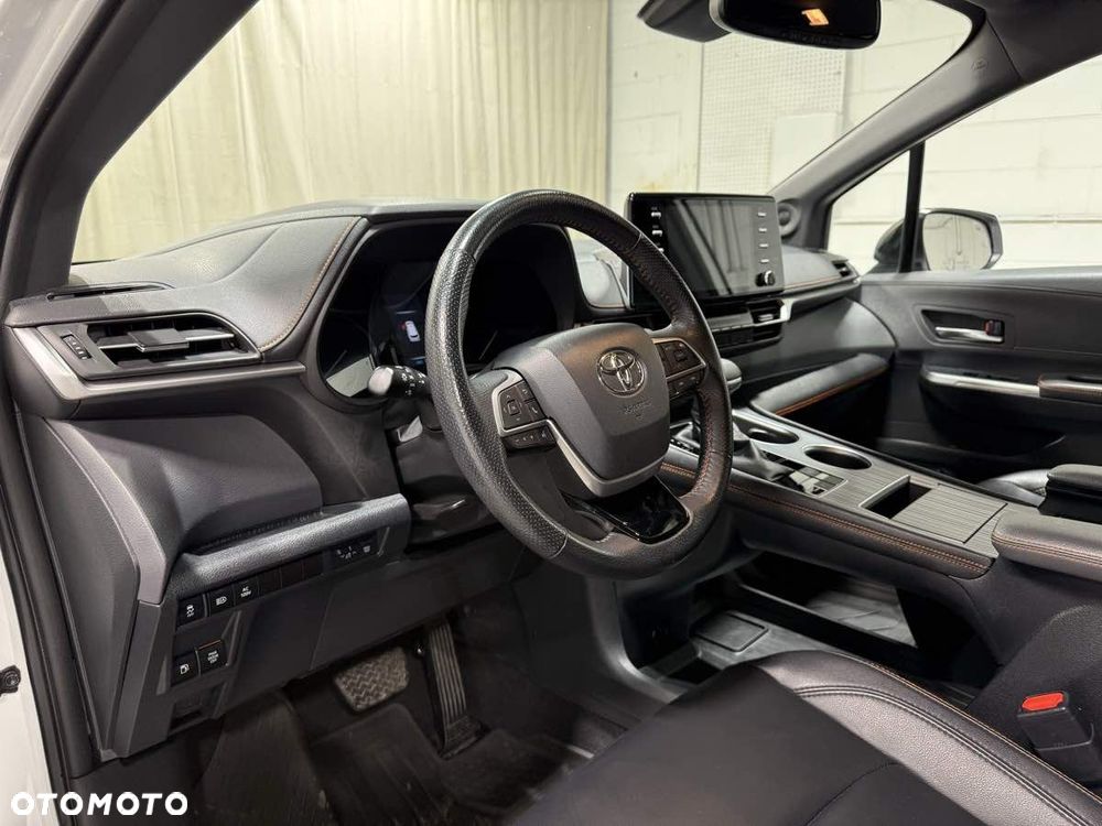 Toyota Sienna - 6