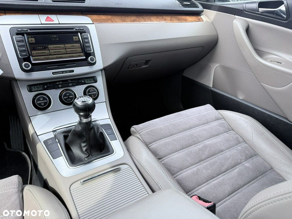 Volkswagen Passat Variant 1.8 TSI Highline - 14