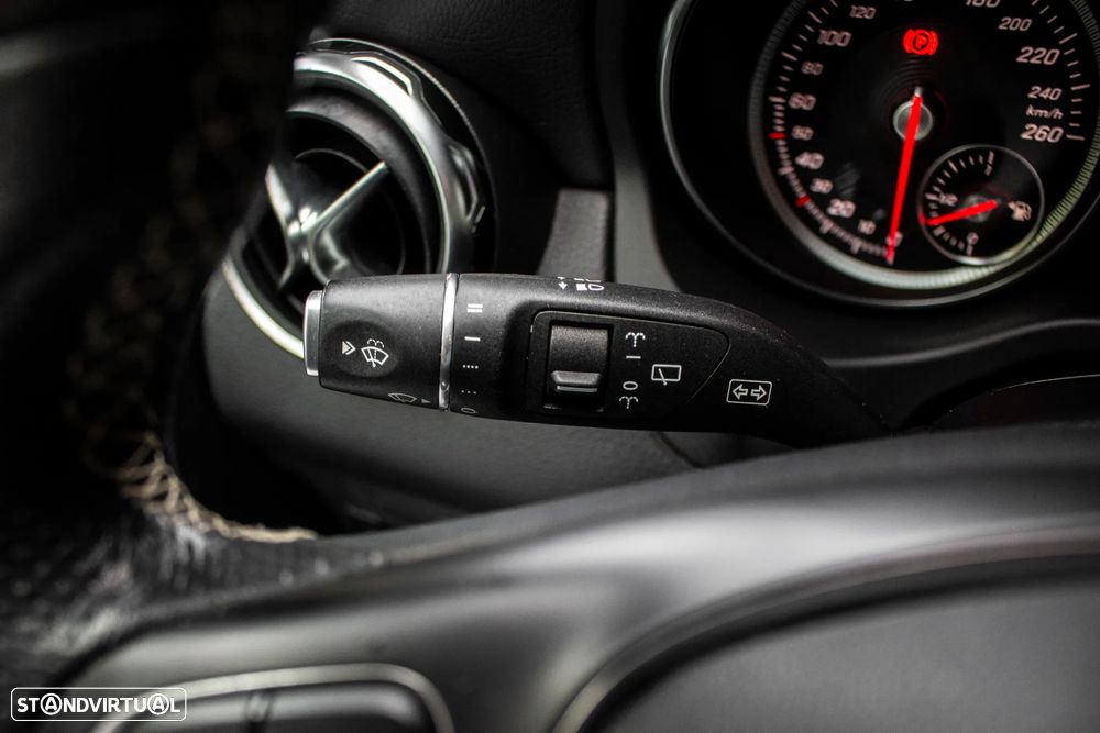 Mercedes-Benz GLA 180 d Urban - 15