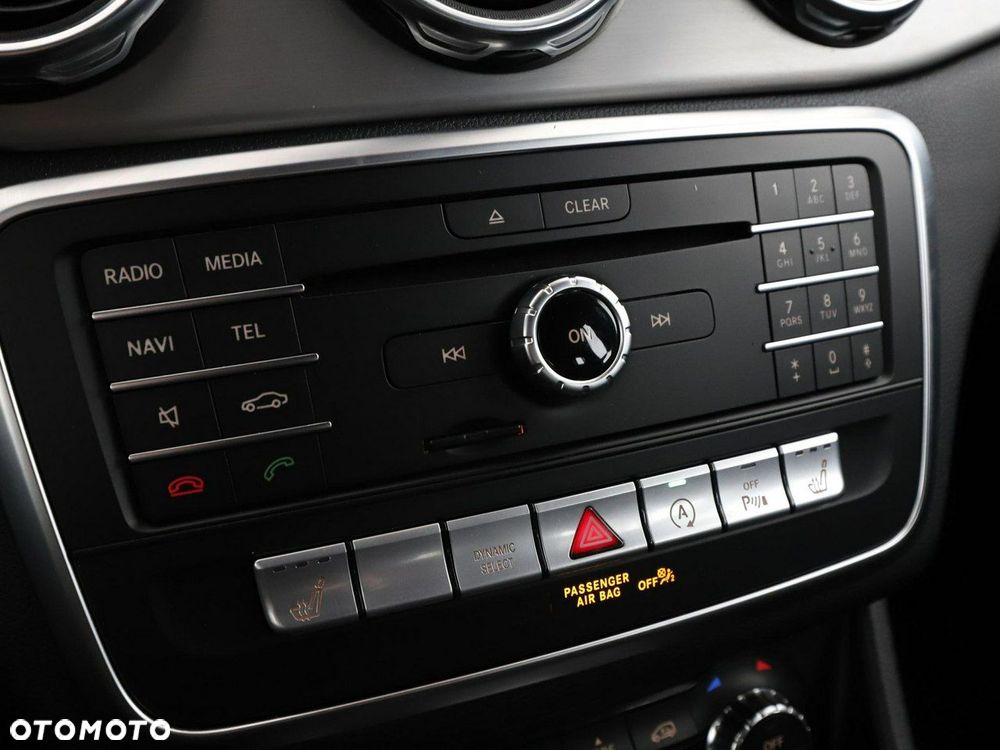 Mercedes-Benz GLA 180 AMG Line - 26