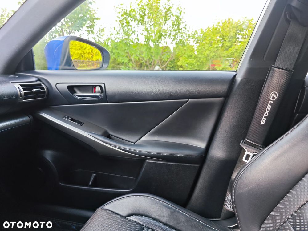Lexus IS 300h F Sport - 12