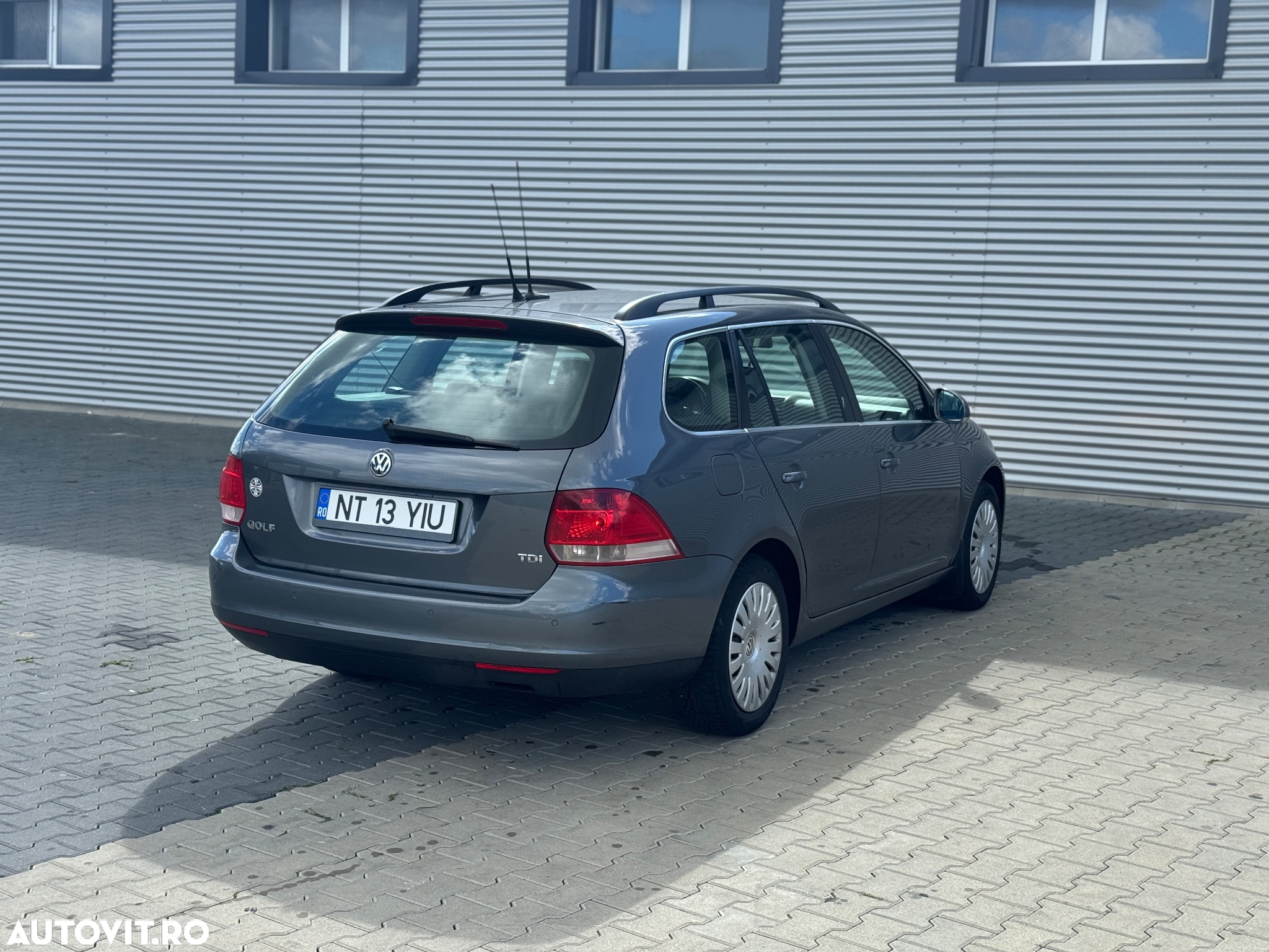 Volkswagen Golf 1.9 TDI BlueMotion Comfortline - 4