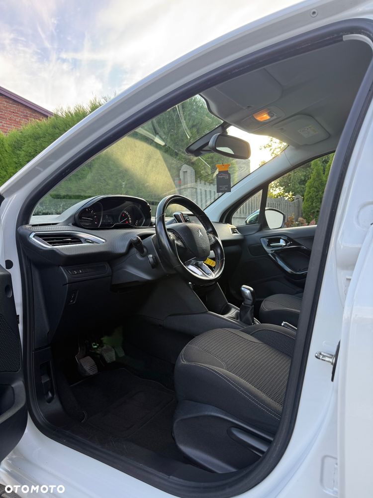 Peugeot 208 1.6 BlueHDi Allure S&S - 9