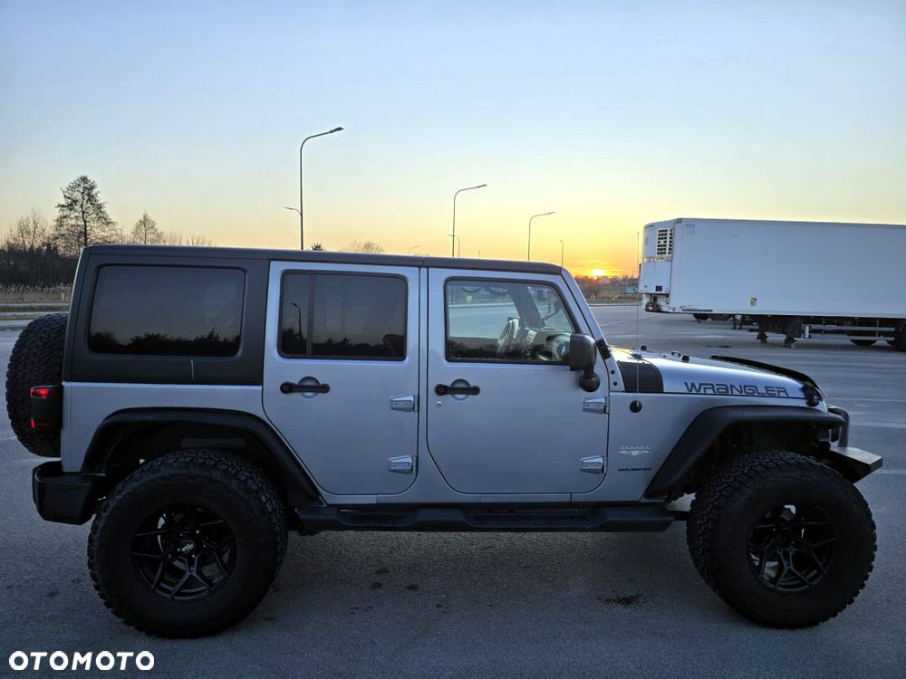 Jeep Wrangler 3.6 Unlim Sahara - 21