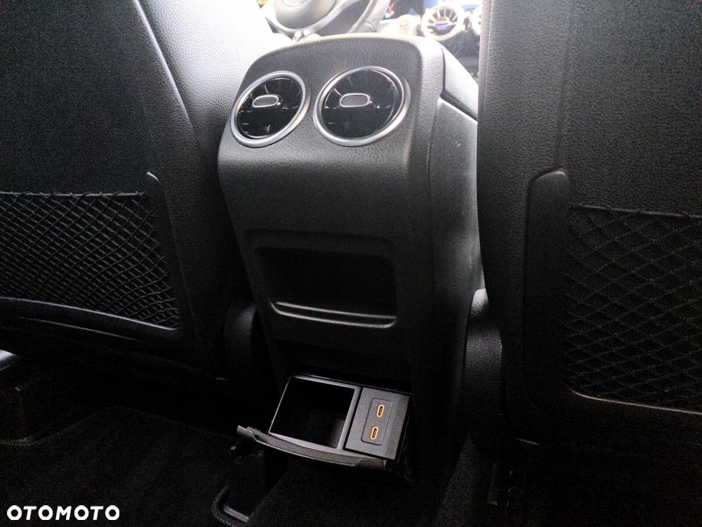 Mercedes-Benz GLB - 14