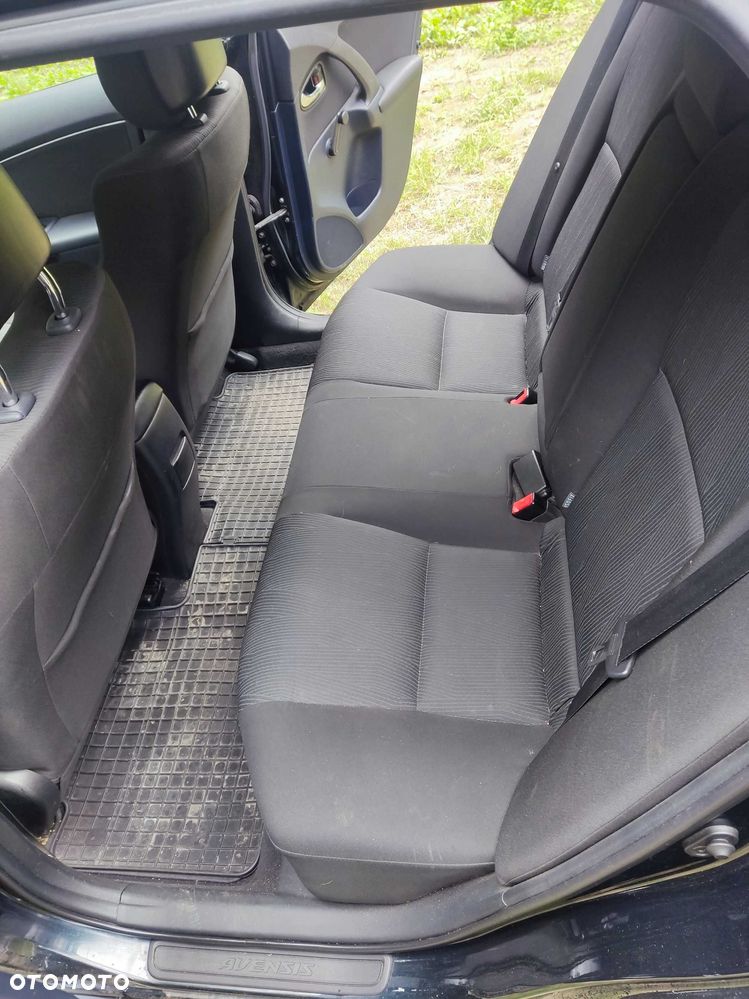 Toyota Avensis - 8