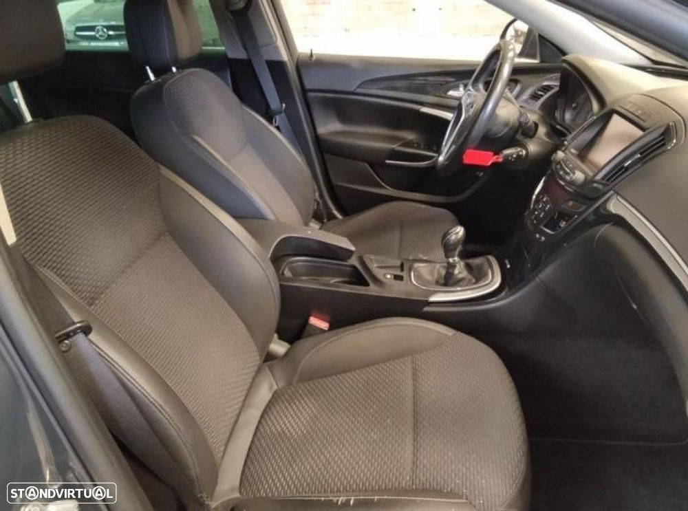 Opel Insignia Sports Tourer — photo 3