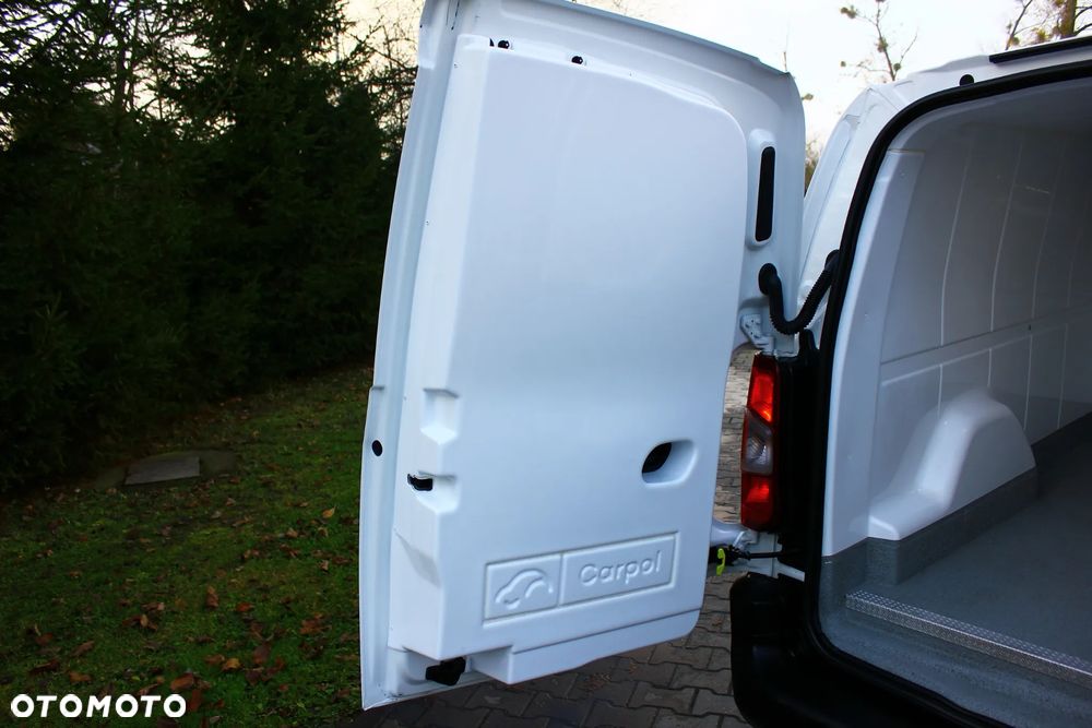 Toyota Proace City CHŁODNIA 1.5D-4D 102KM LONG L2 3 Osobowy - 27