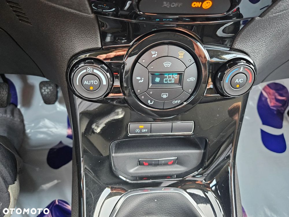 Ford Fiesta 1.0 EcoBoost S&S TITANIUM - 13