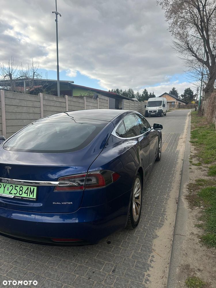 Tesla Model S - 5