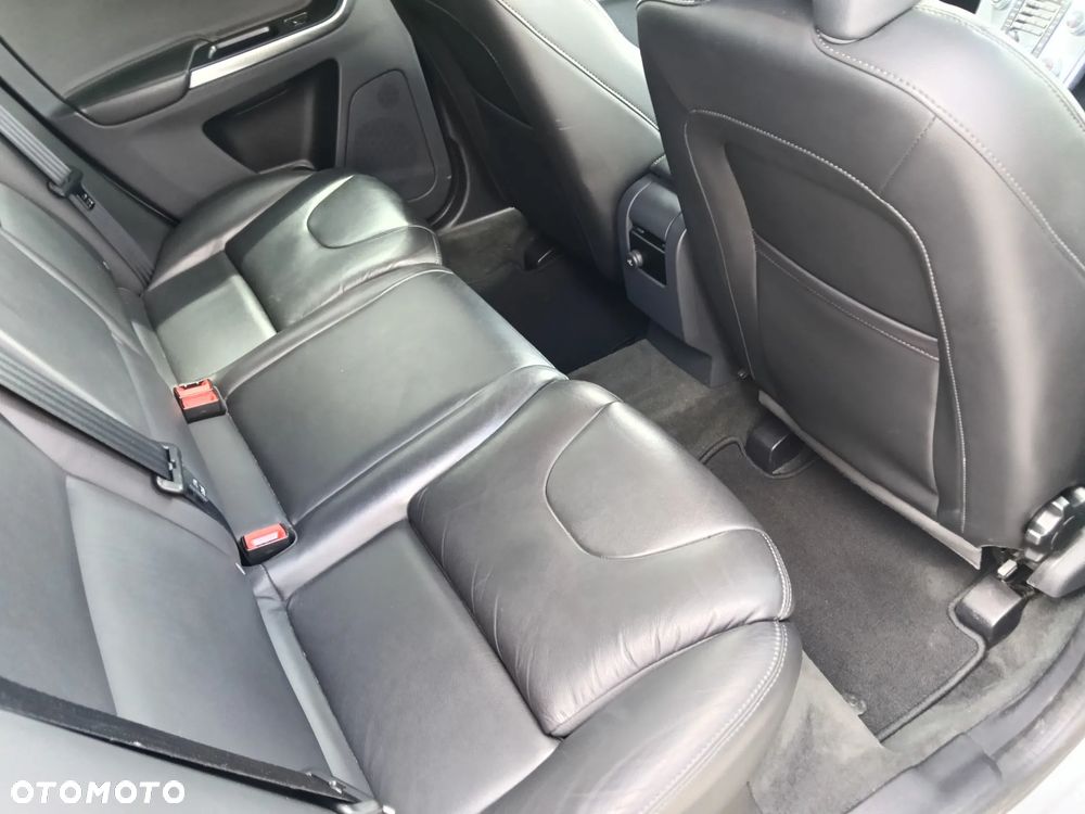 Volvo XC 60 D3 Geartronic Summum - 17