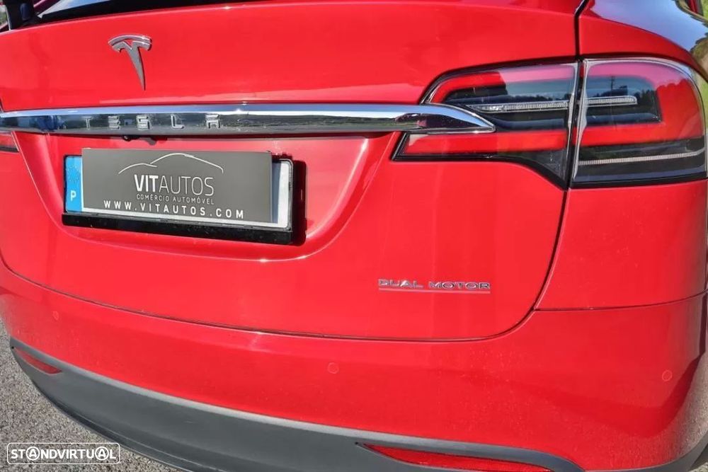 Tesla Model X - 24