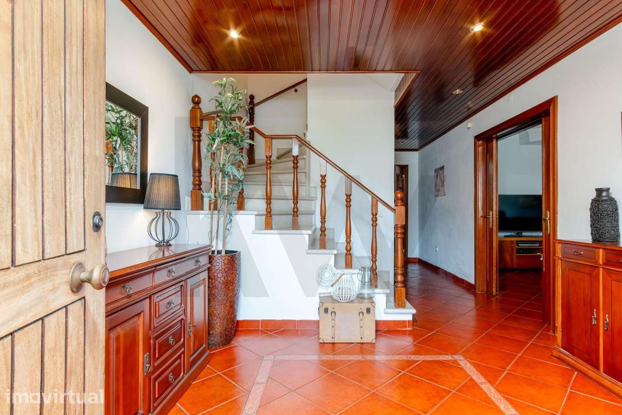 Moradia em Banda T4+1 com Jardim, Garagem e Sótão - Grande imagem: 3/56