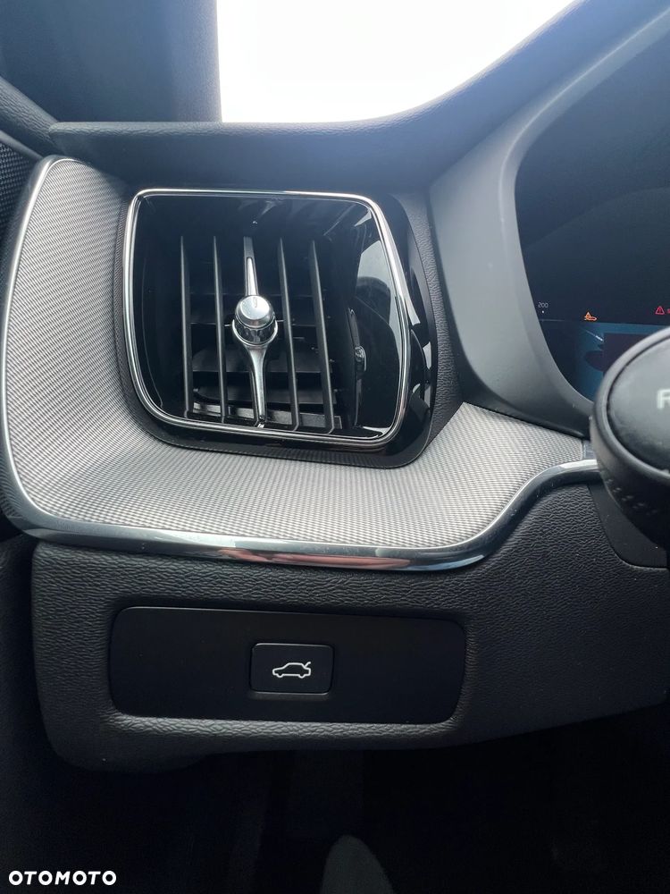 Volvo XC 60 B4 D AWD Plus Dark - 18