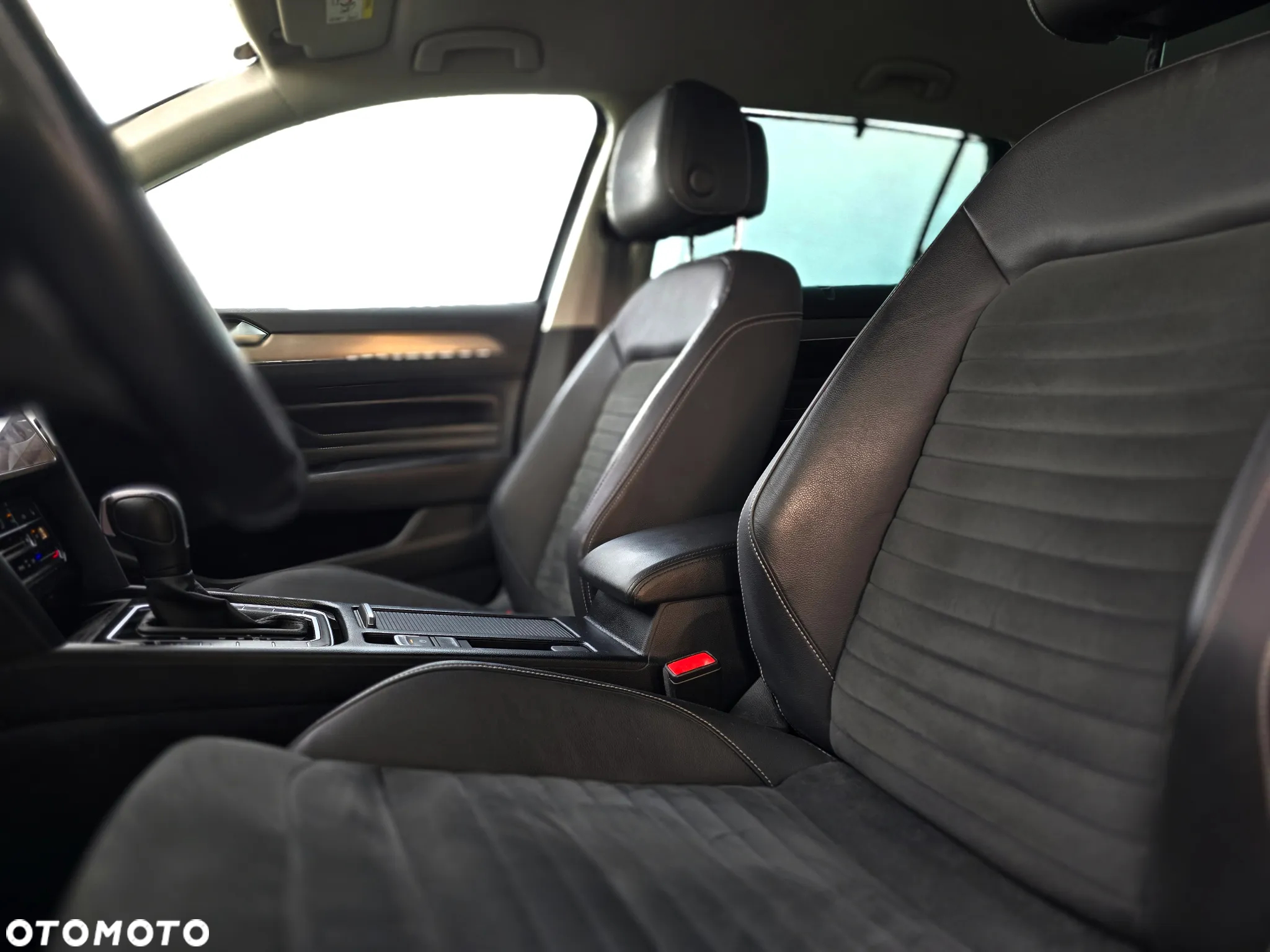 Volkswagen Passat 2.0 TDI Elegance DSG - 21