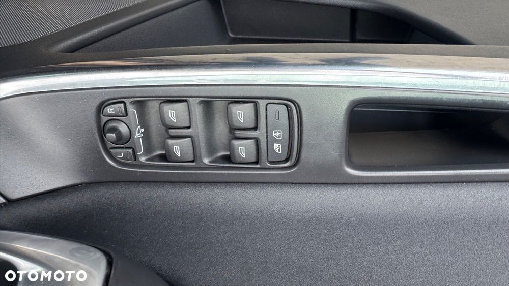 Volvo XC 60 2.4D AWD Momentum - 25