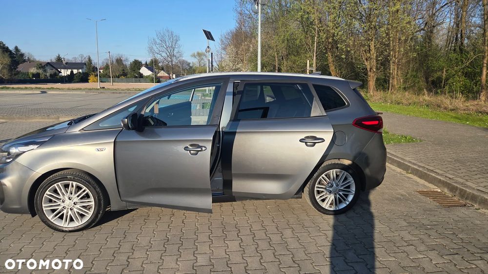 Kia Carens - 14