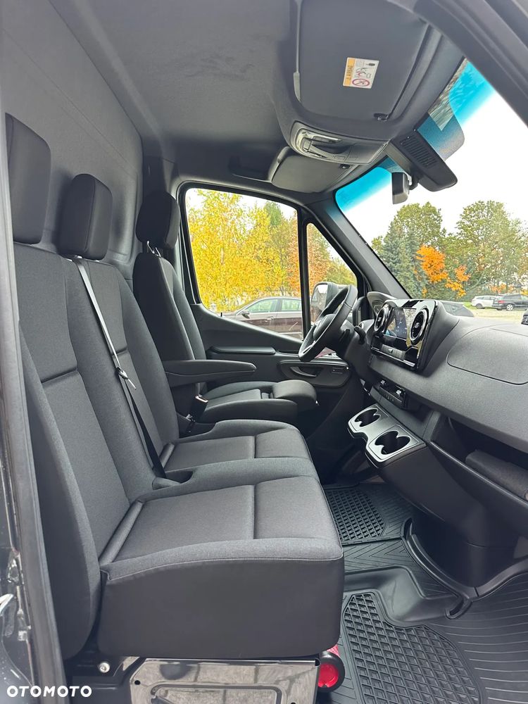 Mercedes-Benz Sprinter - 20