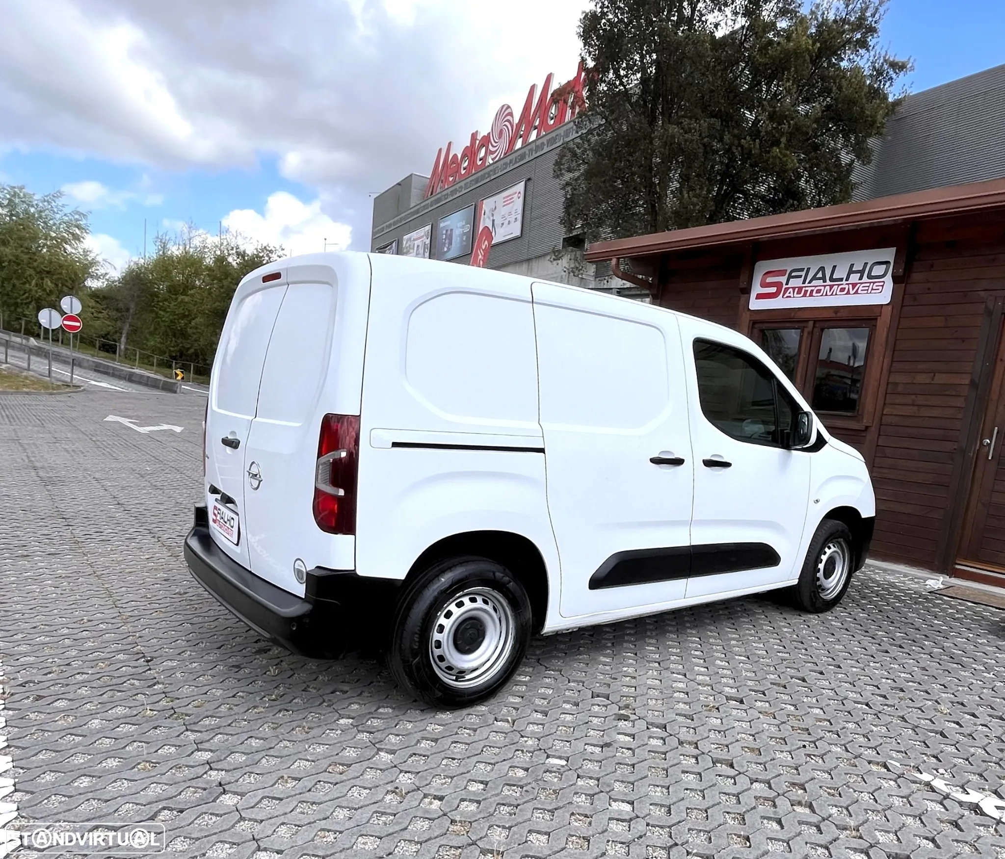 Opel Combo 1.5 CDTI Enjoy 3 lug. Ecrã táctil - 14