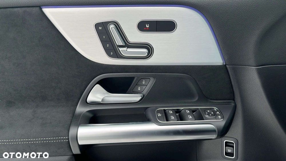 Mercedes-Benz GLA - 20