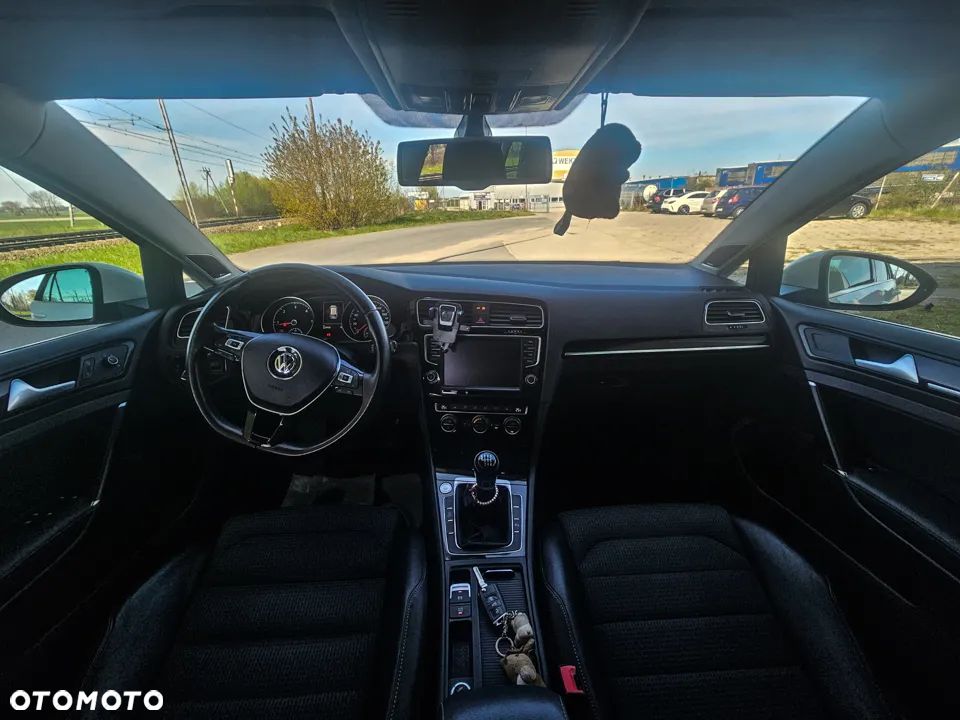 Volkswagen Golf 2.0 TDI Sound - 24