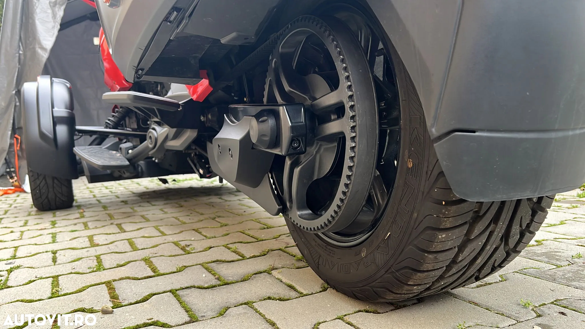 Can-Am Spyder - 26