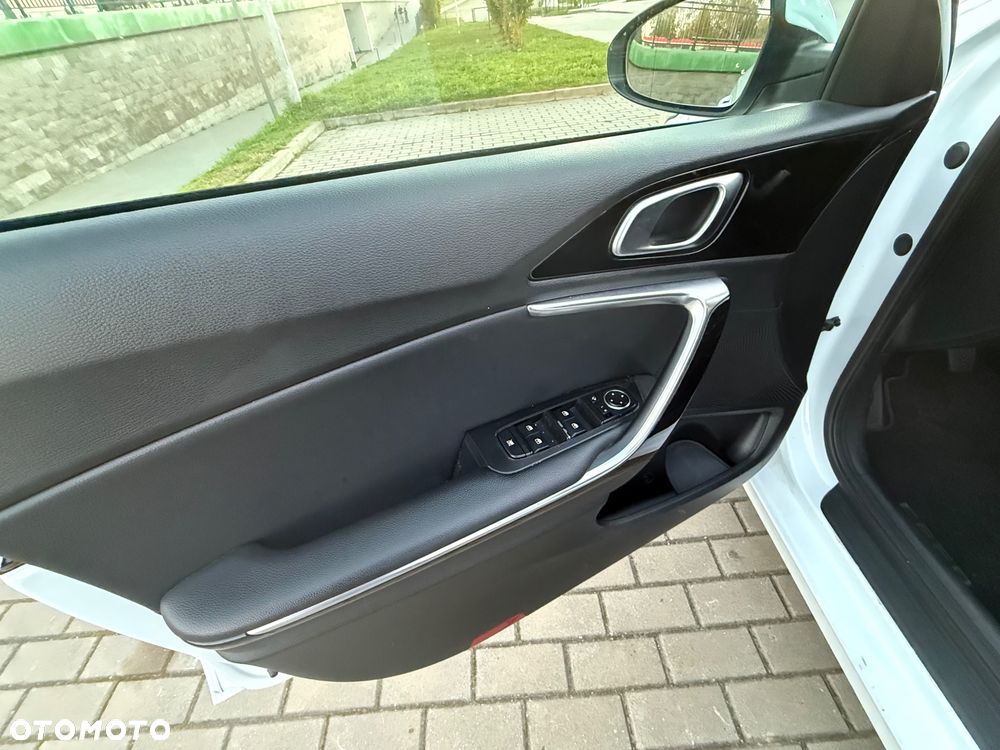 Kia Ceed - 28