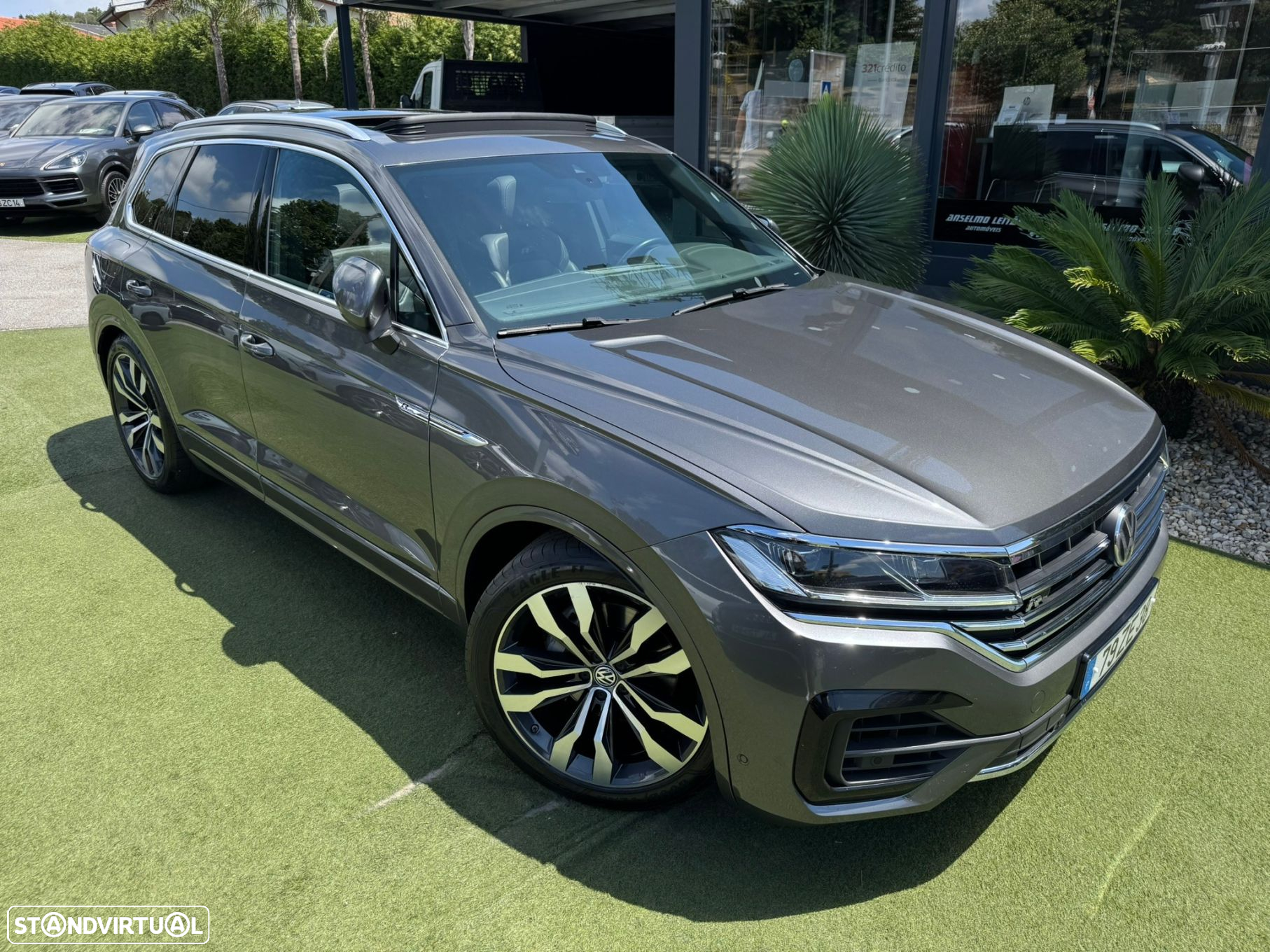VW Touareg 3.0 TDI V6 R-Line - 10