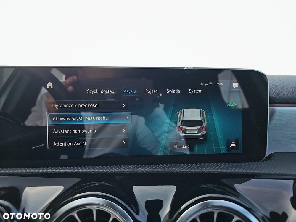 Mercedes-Benz Klasa A 220 4-Matic AMG Line 7G-DCT - 30