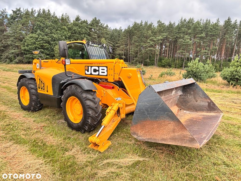 JCB - 8